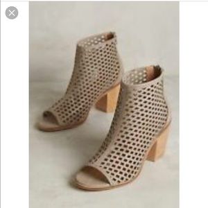 Anthropologie Grey Leather bootie heels Si…